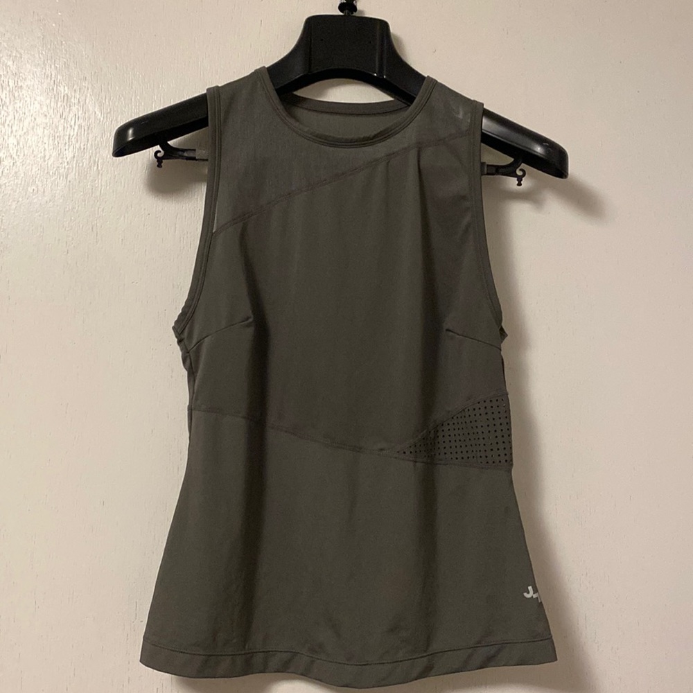 Athletic top, like new!